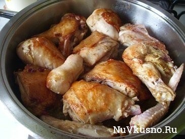 Aromás csirke cukkinivel mártással