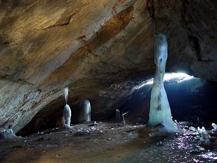 Askin Ice Cave, un site dedicat turismului și călătoriilor