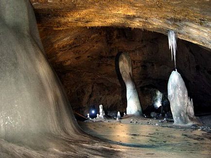 Askin Ice Cave, un site dedicat turismului și călătoriilor