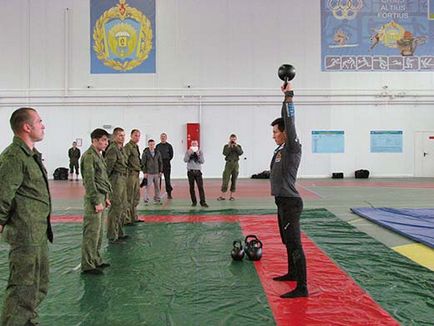 Batu Hasikov a condus o clasă de master pentru parașutiștii din Ryazan