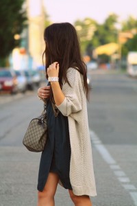 Beige cardigan alcătuiesc imagini moderne, cele mai iubite!