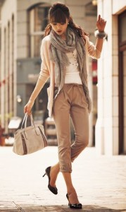 Beige cardigan alcătuiesc imagini moderne, cele mai iubite!