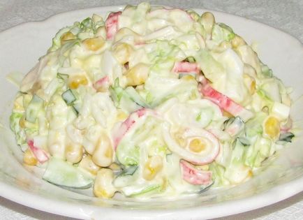 Salată rapidă cu bastoane de crab - cum să gătești o rețetă