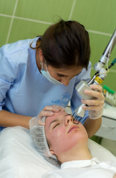 Központi Intézet Bőrgyógyászati és kozmetológiai (Hydrafacial Hidratál bőrápolás) Központi Intézet Bőrgyógyászati és kozmetológiai