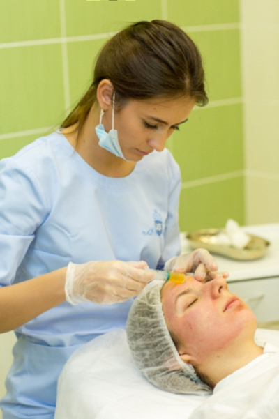 Központi Intézet Bőrgyógyászati és kozmetológiai (Hydrafacial Hidratál bőrápolás) Központi Intézet Bőrgyógyászati és kozmetológiai