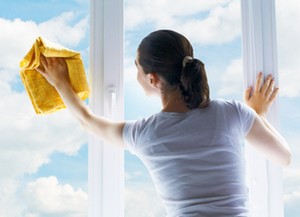 Чим і як мити пластикові вікна після ремонту, від скотчу та грунтовки, засоби для миття