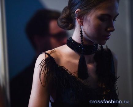 Grupul Crossfashion - cum să ascundeți ridurile sau flambibilitatea gâtului și a bărbiei cu sfaturi și fotografii de îmbrăcăminte