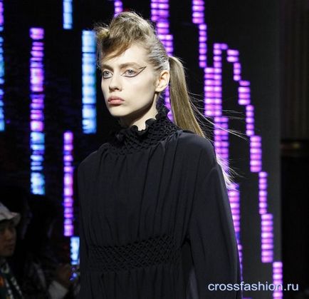 Crossfashion group - як приховати зморшки або в'ялість шиї і підборіддя одягом поради та фото