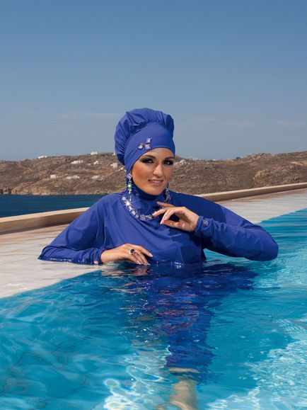 Fata din burkini, blogger mari-mari pe site-ul de pe 24 august 2016, o bârfă