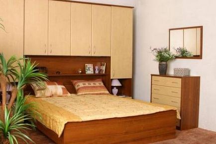 A design egy hosszú, keskeny szoba (hálószoba) A design egy hosszú, keskeny szoba