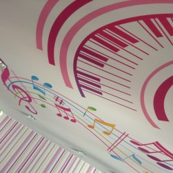 Designul unui plafon stretch este un spațiu pentru creativitate