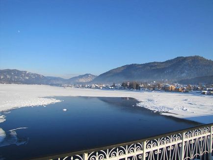 Drumul spre Lacul Teletskoye