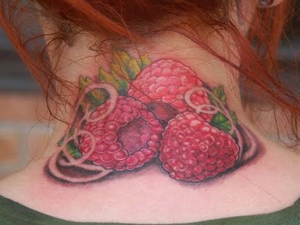 Fotografie de tatuaj cu fructe de padure