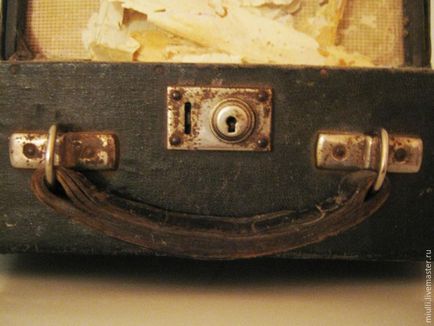 De la inutil la necesar! »Refacerea unui valizier vechi în accesoriul autorului pentru acul