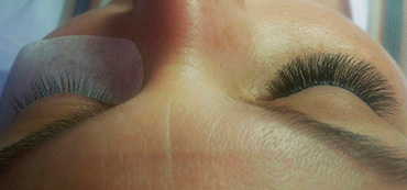 Cum se utilizează eyeliner cu genele extensie
