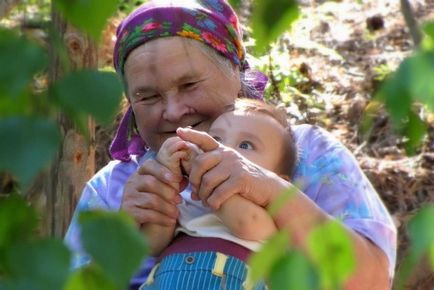 Як на Русі бабусі і дідусі допомагали у вихованні дитини