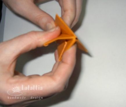 Cum sa faci o lalea origami dintr-o schema de hartie