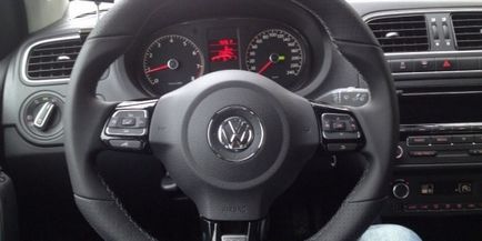 Cum să scoateți volanul de pe sedanul Volkswagen Polo