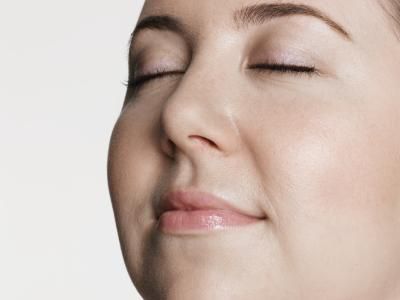 Hogyan lehet eltávolítani a zsírt az arcon és az arc otthon