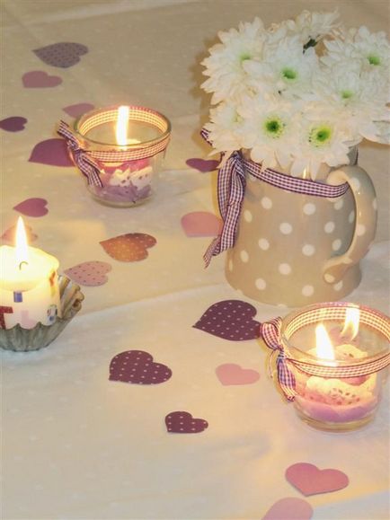 Як прикрасити святковий стіл свічками
