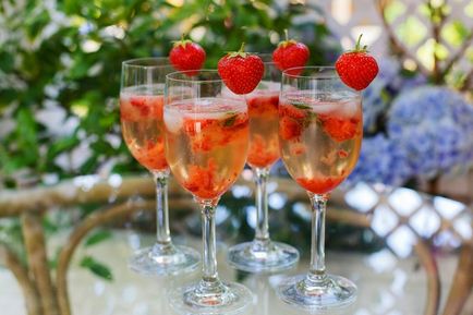 Cocktail-uri cu șampanie 5 rețete clasice
