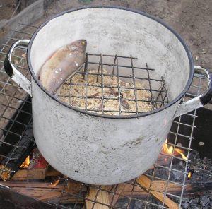 Smokehouse származó hulladék anyagok a serpenyő, sütő, csövek és kémcsövek