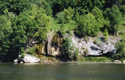 Cu mașina spre grotă de gheață Ascinsky și cascada oglinzii