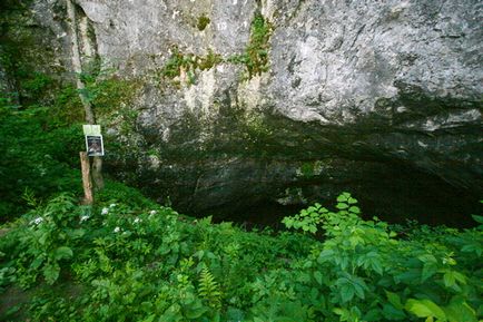 Cu mașina spre grotă de gheață Ascinsky și cascada oglinzii