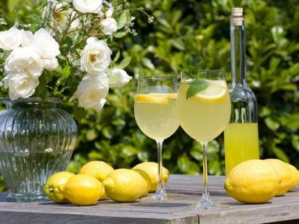 Tinctura de limoncello, gătită acasă