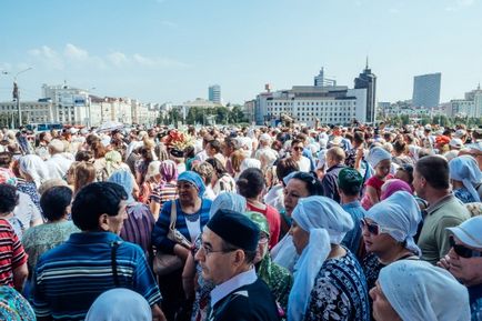 A búcsúztatás Haniya Farhi volt sokkal többen, mint az várható volt (Farhi) A búcsúztatás Haniya Farhi volt sokkal többen, mint várható volt,