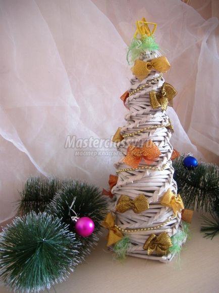 Pomul de Crăciun al tuburilor de ziare
