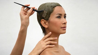 Colorarea părului Henna