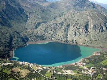 Lake kurnas (krit) cum ajungeți la, fotografii, recenzii