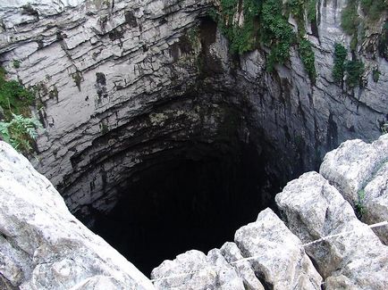 Peștera de înghițite