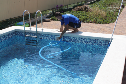 Aspirator pentru piscină