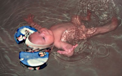 Úszni, mielőtt walking - újszülött