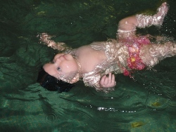 Úszni, mielőtt walking - újszülött