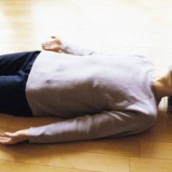 Érdemes-e aludni a padlón vagy a rossz, mi a szilárd és merev felületi aludni