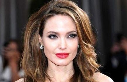 Coafuri de Angelina Jolie
