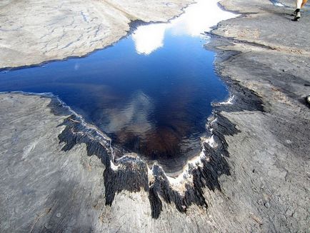 Fenomenul natural lac de piatră asfalt lac din Trinidad