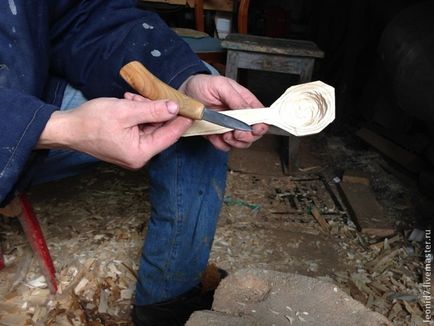 Procesul de creare a unei linguri de lemn - târg de maeștri - manual, manual