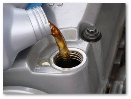 Verificarea nivelului uleiului de motor