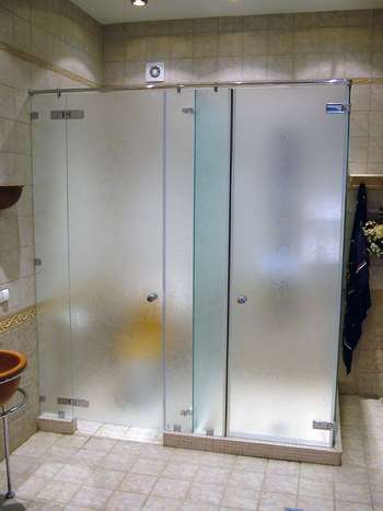 Розсувні двері для душової кабіни