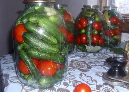 Рецепти маринованих огірків і помідор в одній банці - смачна парочка