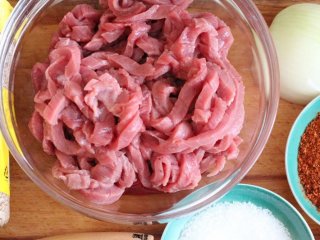 Receptek szarvas bázisok hőkezelésnek - előállítására stroganina, basturma, nyers hús snack