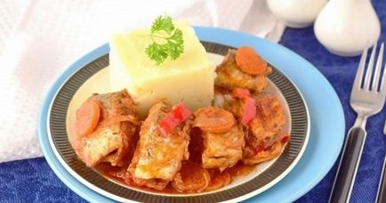 Риба тушкована з овочами - рецепти в сметані і в томаті з морквою, цибулею, картоплею і кабачками
