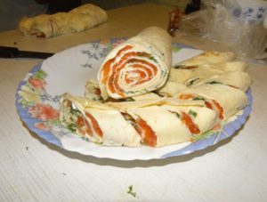 Lavash roll cu pește roșu, rețetă pas cu pas cu fotografie