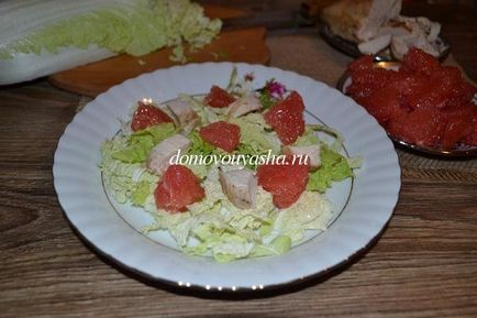 Salată cu grapefruit și pui