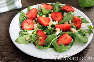 Salata cu căpșuni și rețetă de arugula