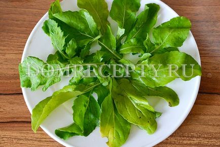 Salata cu căpșuni, pui, arugula și brânză - rețetă cu fotografie